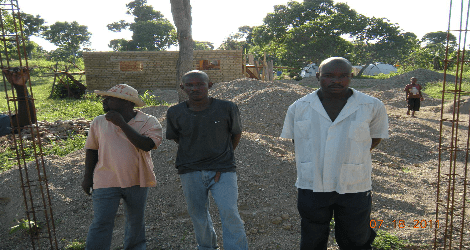 Photo of Haitians who are building houses